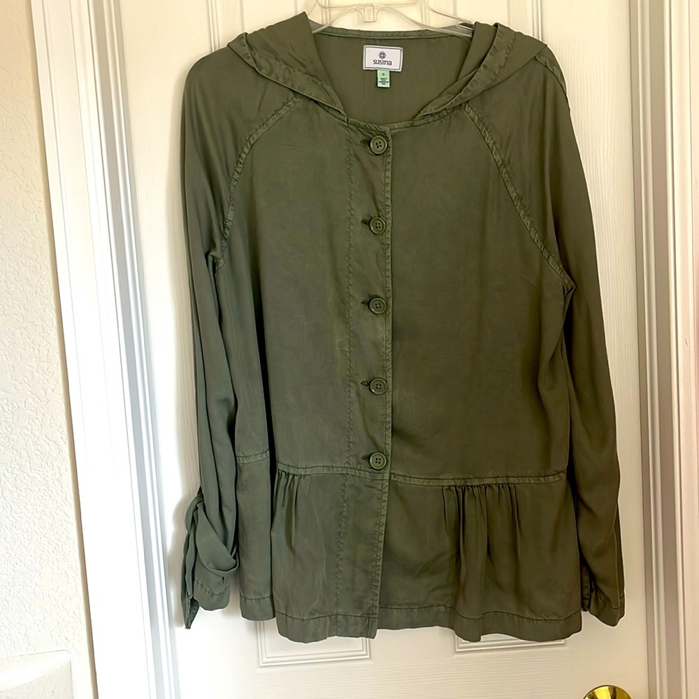 Susina brand light weight, spring jacket, button up front, cute tie sleeve.